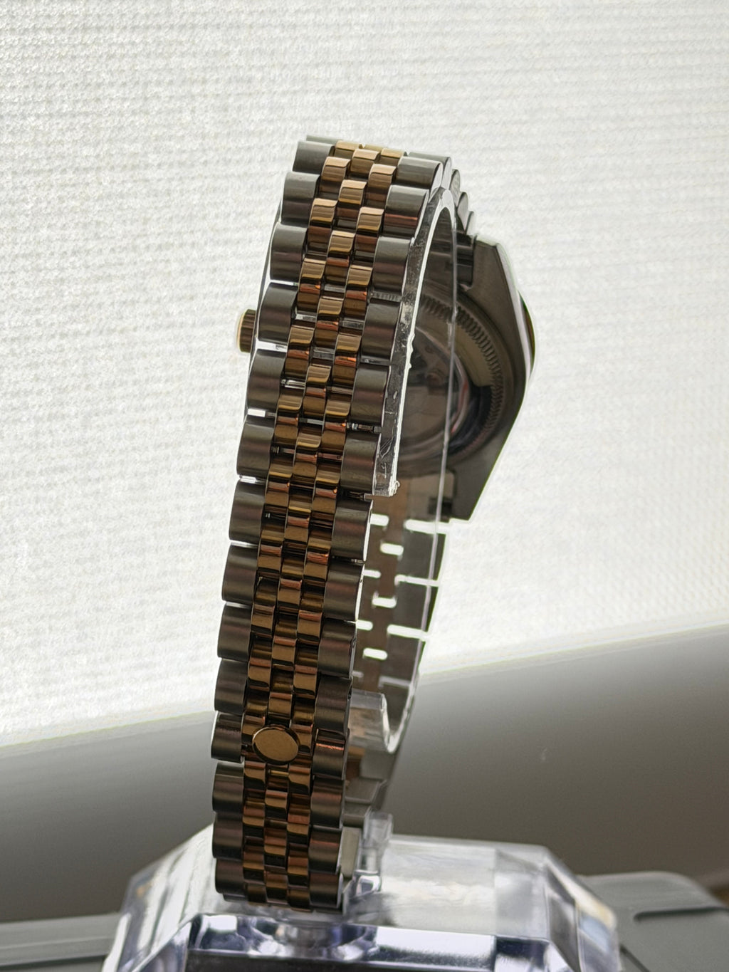 ORA Two-Tone Rose Gold Datejust ladies Seiko Mod watch, silver dial, fluted bezel, 31mm/36mm – bezel close-up
