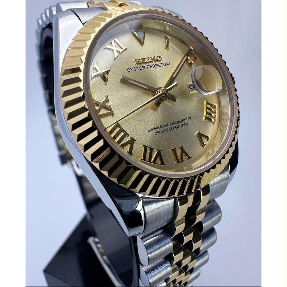 ORA Two-Tone Classic Date ladies Seiko Mod watch, yellow gold and stainless steel, champagne dial, fluted bezel, 31mm/36mm – detail