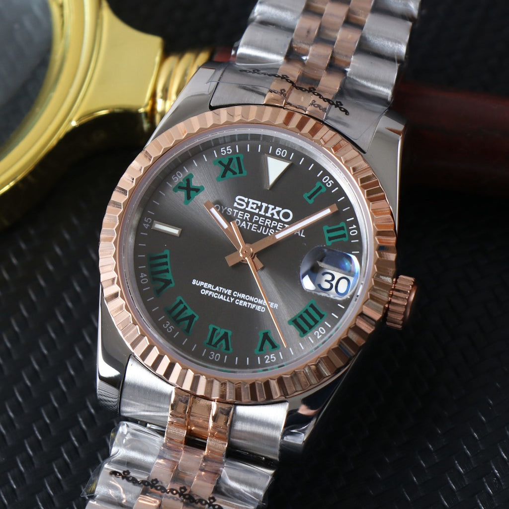 ORA Two-Tone Datejust Seiko Mod watch, green Wimbledon dial, checkered minute track, 36mm/39mm – bezel close-up